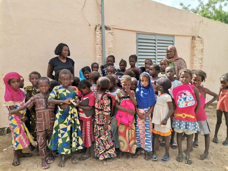 Don de fournitures scolaires au Mali